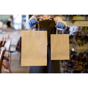 Kraft Bag vs Plastik: Mengapa Kraft Bag Adalah Pilihan Lebih Baik